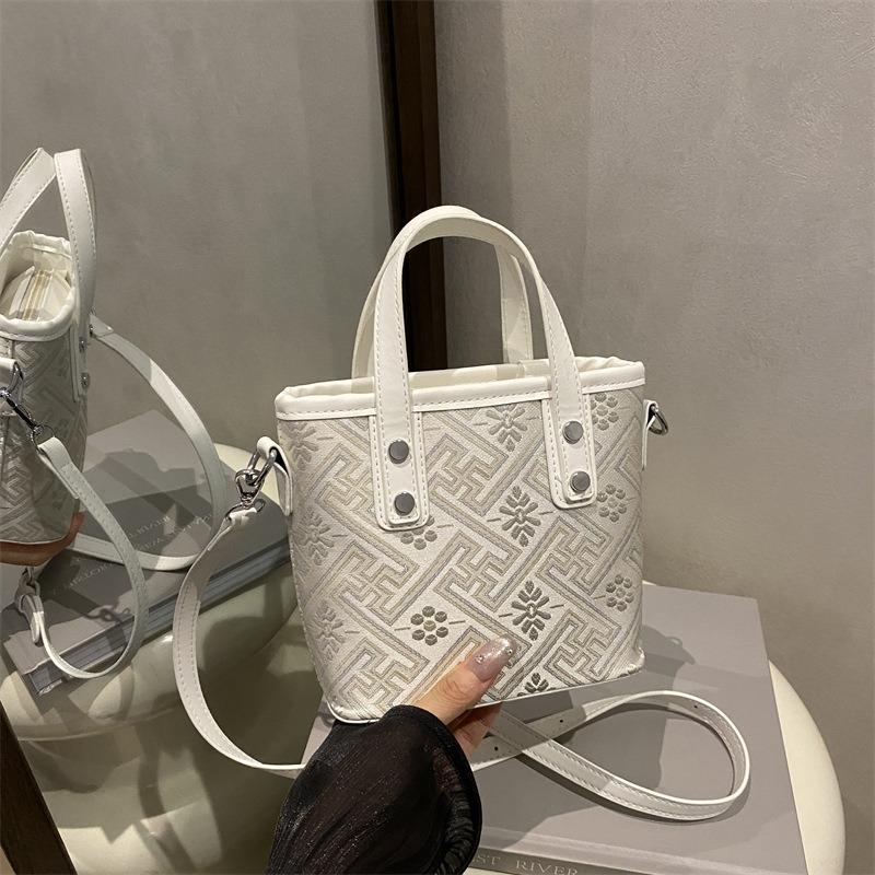 New Wanji pattern portable bucket bag high-end light luxury versatile shoulder messenger bag women