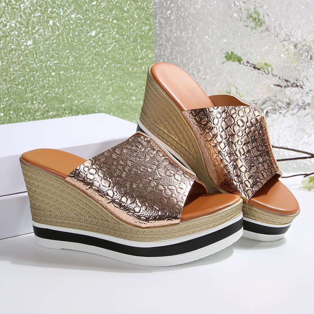 

Празднуйте Золотые Серебряные Массивные Босоножки на Платформе Женские 2025 Лето Большой Размер Клинья Шлепанцы Женские Уличные Высокие Каблуки Сандалии Женские 43 шампанского