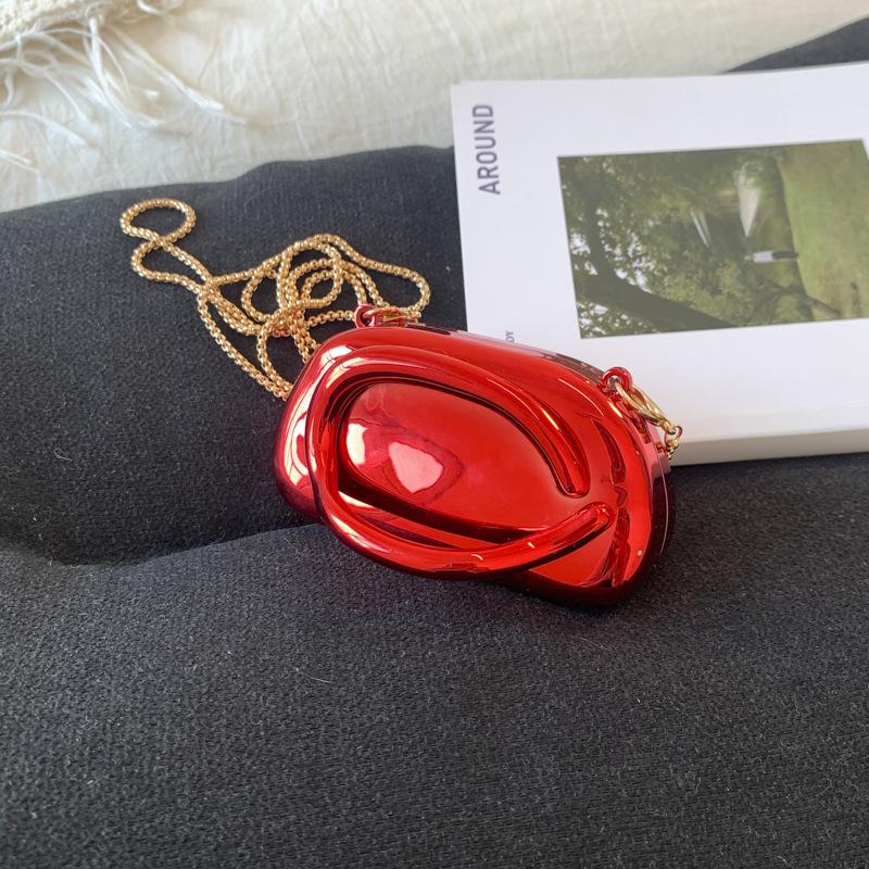 

2025 European and American retro niche burgundy acrylic box small square bag banquet versatile mobile phone hand messenger bag