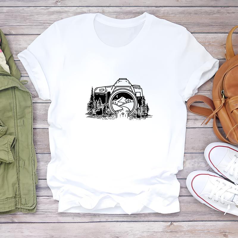 Summer daily wear T-shirt with cute patterns, short-sleeve trendy fashion top.