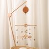 Krippenmobile Drehbare Spieluhr mit Liedern Motor Zubehör Anhänger Spielzeug 0 12 Monate Babybett Hängendes Glockenspiel Spielzeug Kinderzimmer spielt Holzmaserung