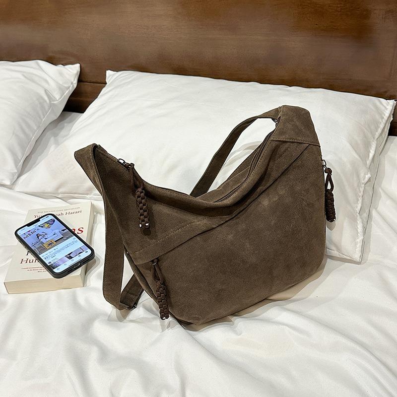 Suede bag women's large-capacity new retro niche shoulder messenger bag commuter dumpling bag