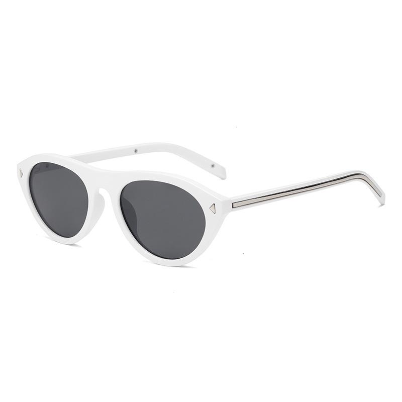 Retro cat eye sunglasses women's black small frame triangular rivet sunglasses UV protection driving versatile flat glasses