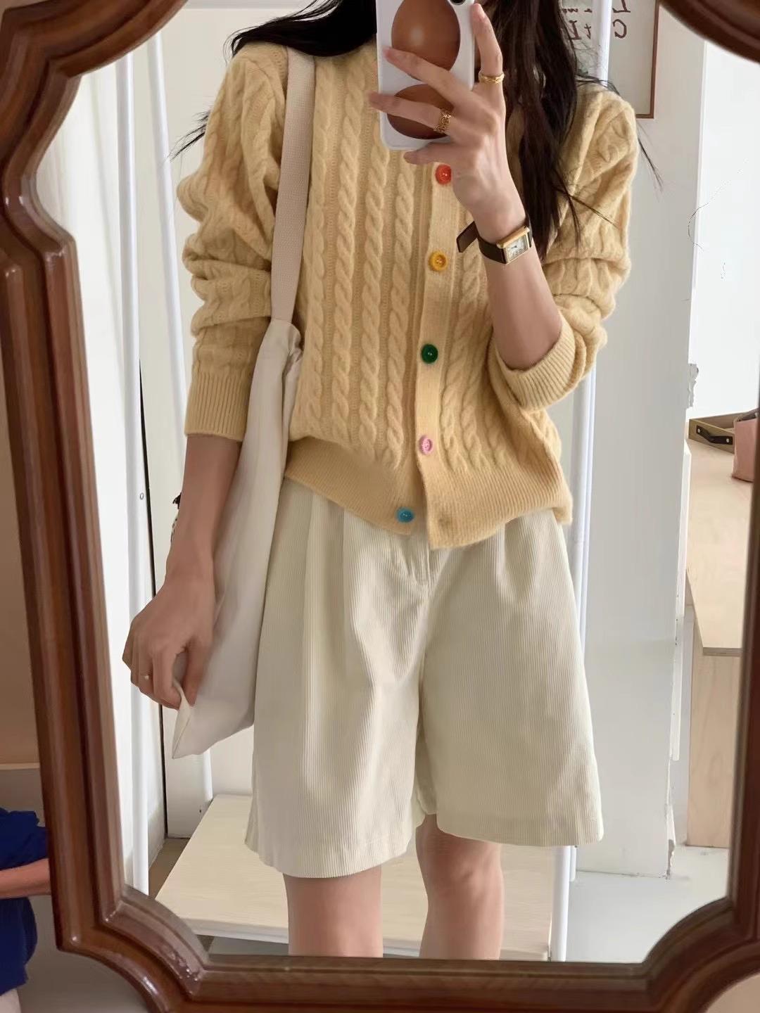 

Women s Retro Cable Knit Cardigan: Soft, Warm, Round Neck, with Buttons - Casual Korean Style for Autumn/Winter. One Size (80-125 cm)