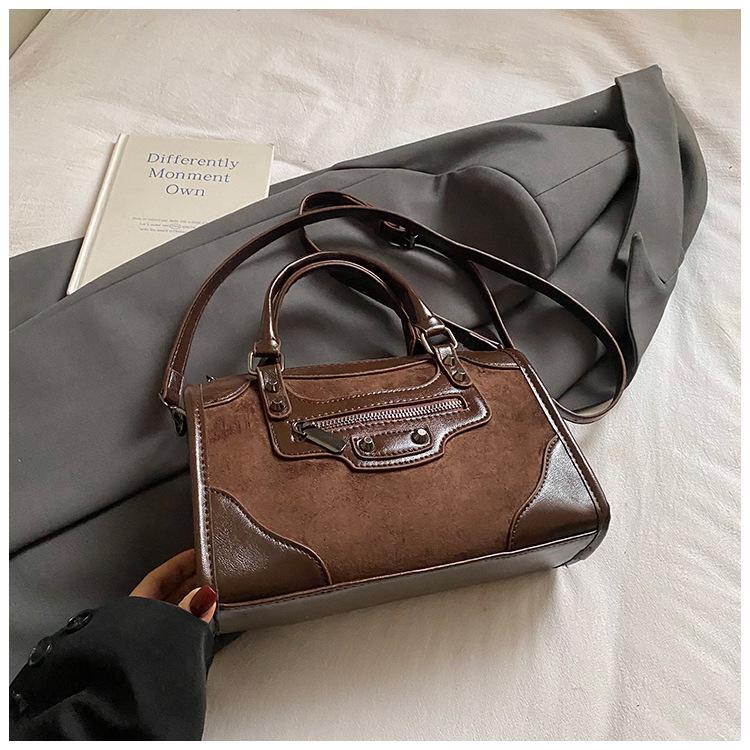 

2025 autumn and winter niche design shoulder bag new trend fashion simple messenger bag commuter tote bag