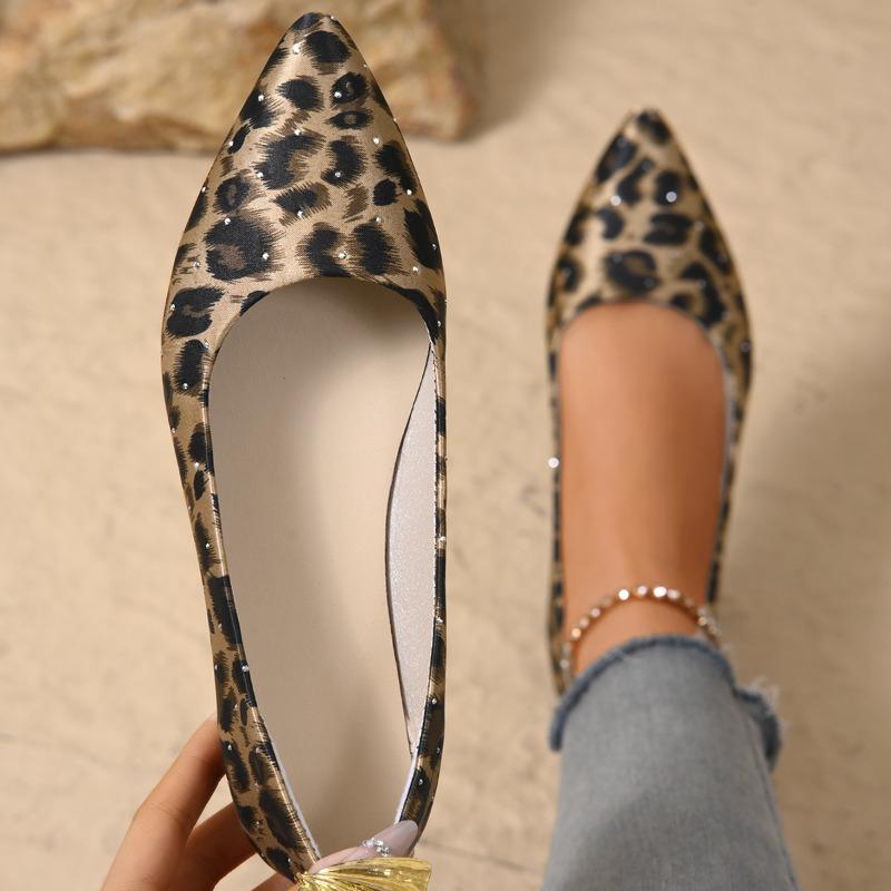 Women's Wide Width Leopard Print Pointed Toe Flats - Low-Cut Slip-On Loafers for Spring, Casual Fashion Shoes