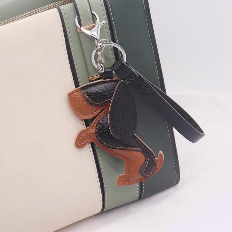 Mini 7x11cm Lightweight PU Leather Sausage Dog Keychain Handcrafted Decoration for Fashion Accessory and Gift