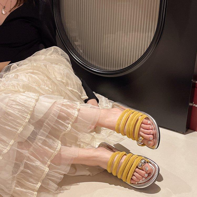 Breathable and Refreshing, Not Stuffy Feet. Thick Heel Set Toe PU Flat Heel Rubber