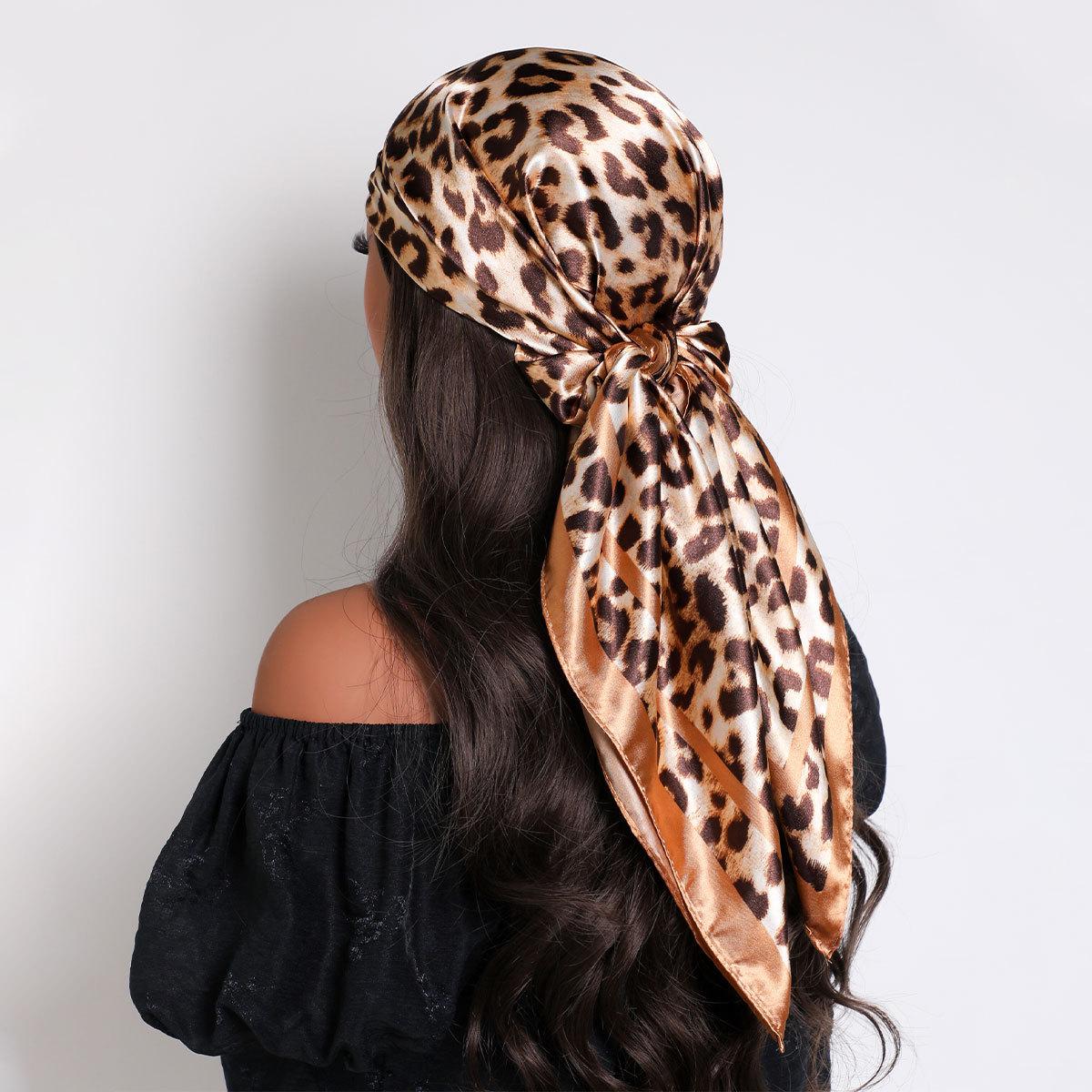 Foulard Hijab Imprimé Léopard 90 cm pour Femmes Bandeau en Satin de Soie Foulards pour Cheveux Carrés Féminins Bandana pour Dames 90x90cm gray