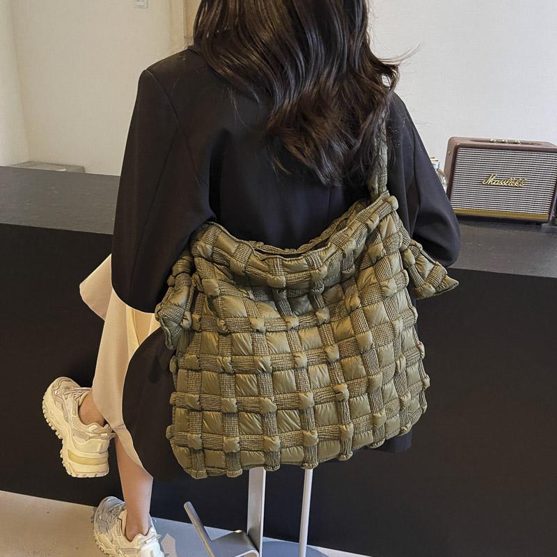 Autumn And Winter Large Capacity Folded Plaid Cloud Bag Lightweight Down Shoulder Bag Lady Messenger Light Weight Travel Crossbody Bags