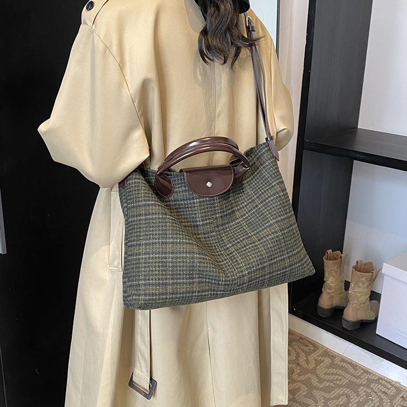 IELGY Woolen Bag Large Capacity Autumn Winter All-Match Plaid One-Shoulder Portable Commuter Tote Bag