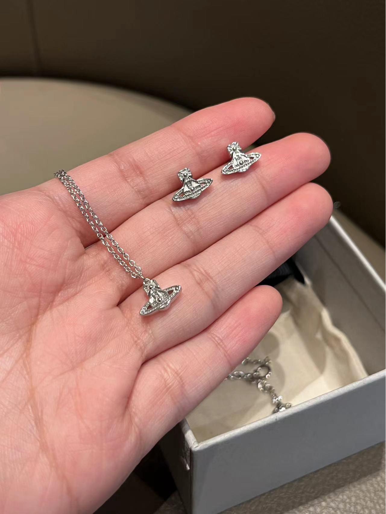 Комплект колье и серег «Западная Императрица Сатурн»: Мини-подвеска и серьги-пусеты  Сатурн  из стерлингового серебра 925 пробы