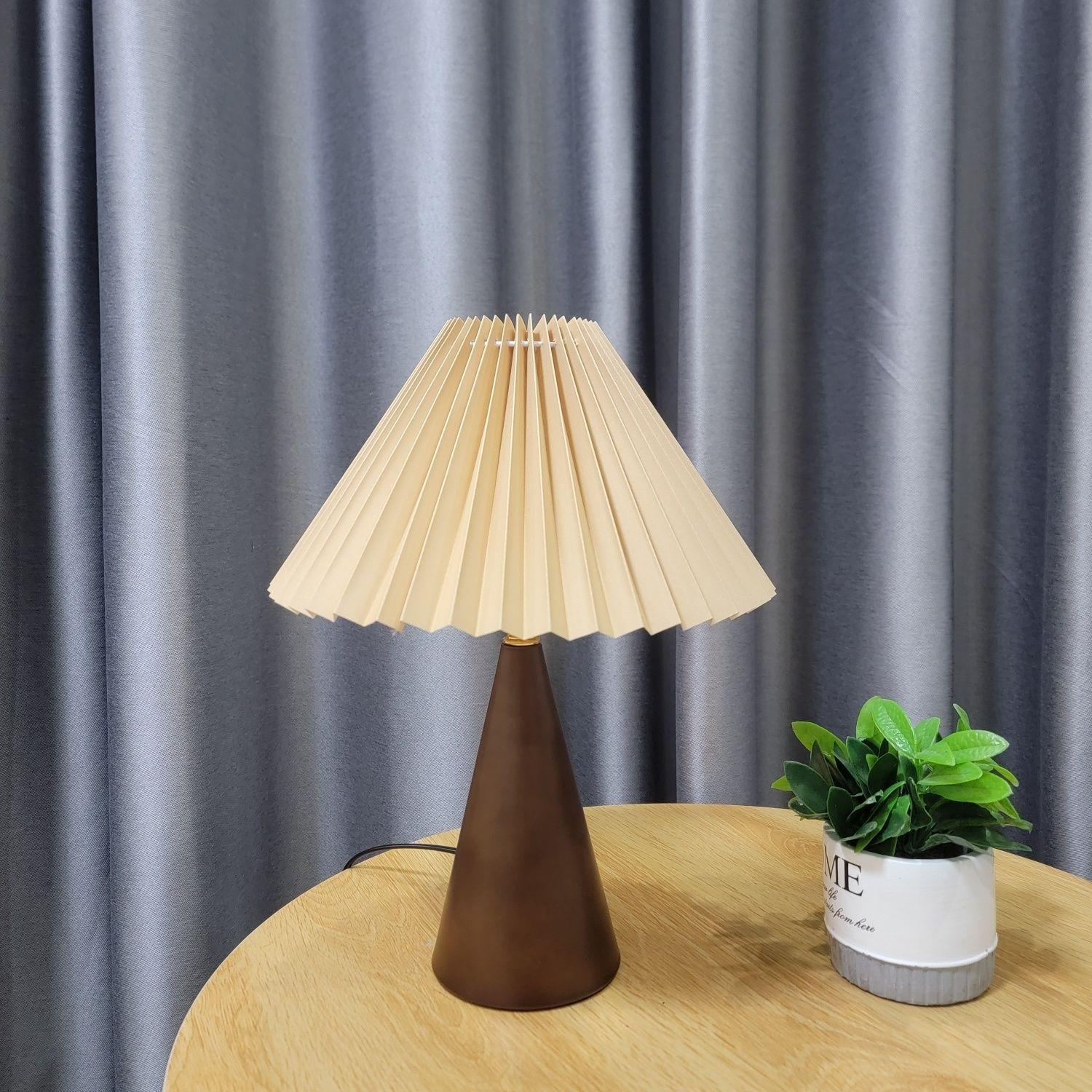 

Nordic Minimalist Retro Bedside Lamp - Simple Decorative Lamp for Bedroom & Living Room Button Switch Small (No Zipper) + Walnut