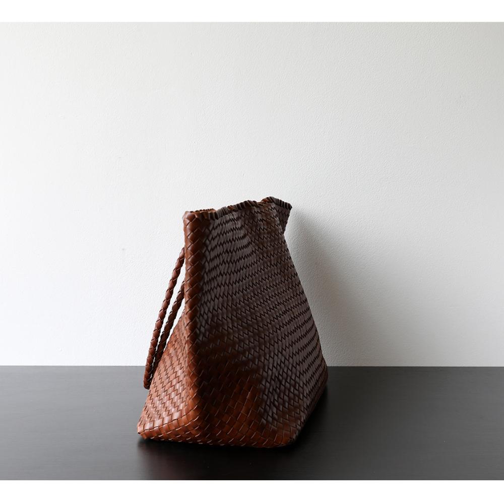 Light luxury, high-end sense, retro, large-capacity commuting vegetable tanned cowhide large bag, pure hand-woven bag, genuine leather tote bag.
