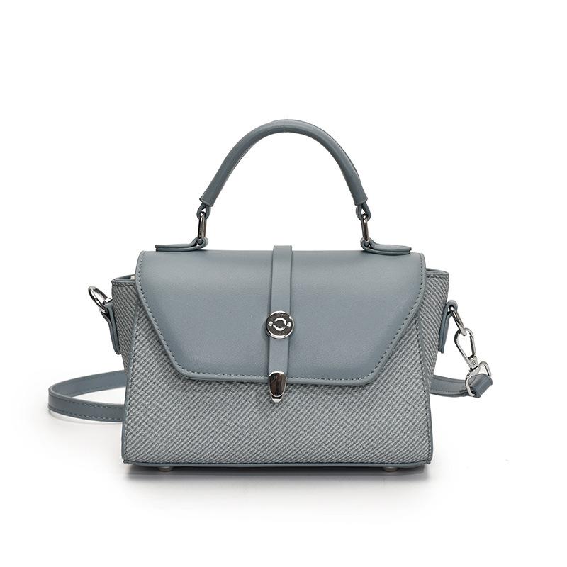 Super fire small bag women's summer versatile 2025 new fashion Korean version high sense foreign style messenger portable small square bag