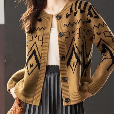 New Autumn Round Neck Small Thick Sweater Jacket with Top