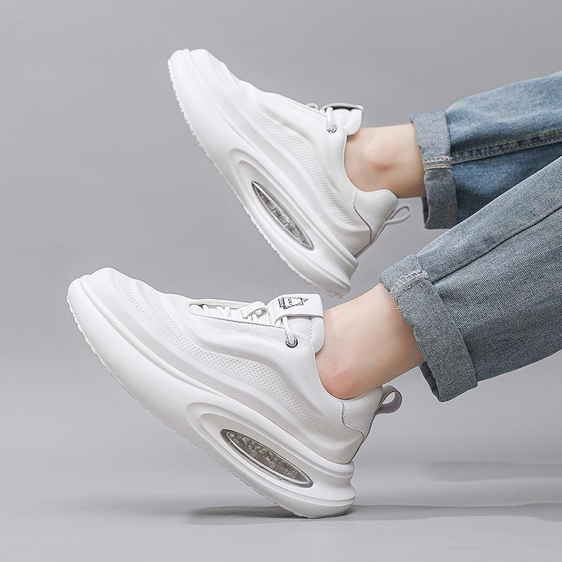 Kožené pánské boty podzimní prodyšné 2025 nový trend všestranné zvyšující výšku tátovy boty pánské ležérní sportovní boty