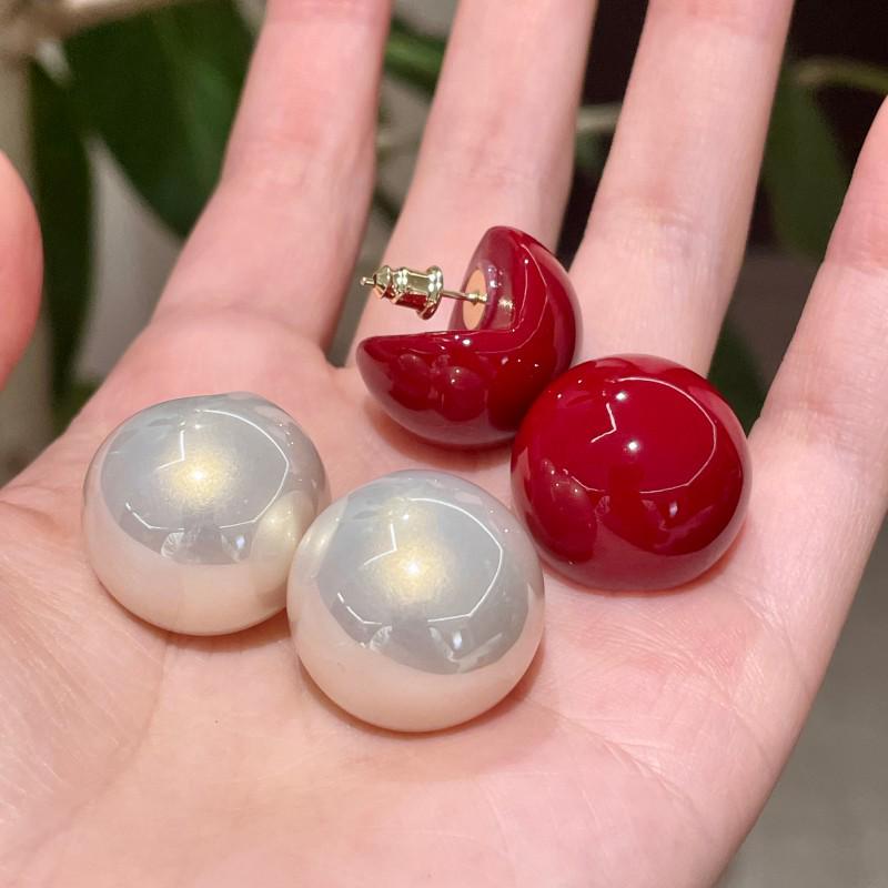 Elegant Minimalist Pearl Stud Earrings for Women - 2025 Autumn/Winter: Simple, Versatile Jewelry