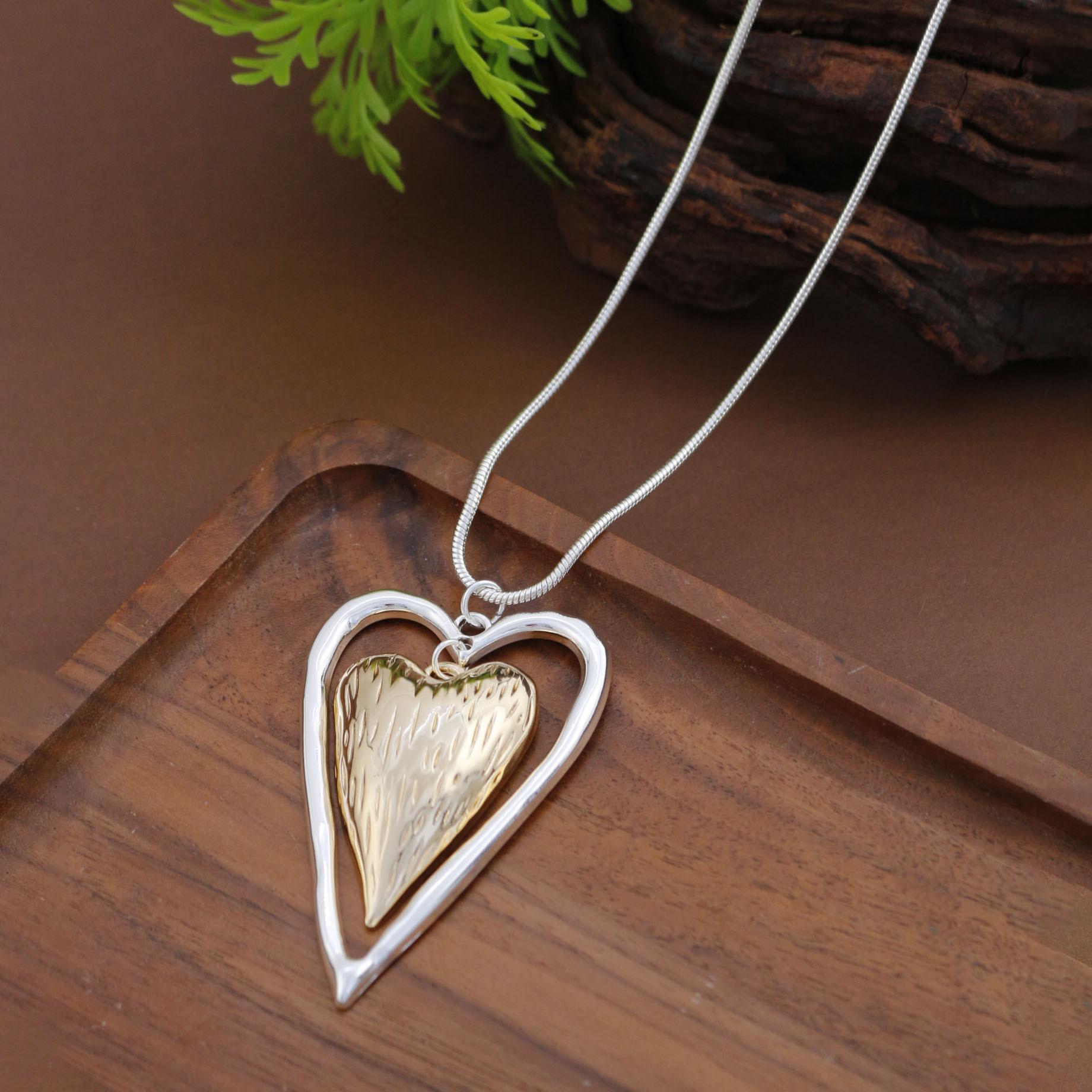 

Блестящая полая цепочка «змеиная кость» с длинной подвеской в виде любви, женское простое высококлассное длинное ожерелье в форме сердца