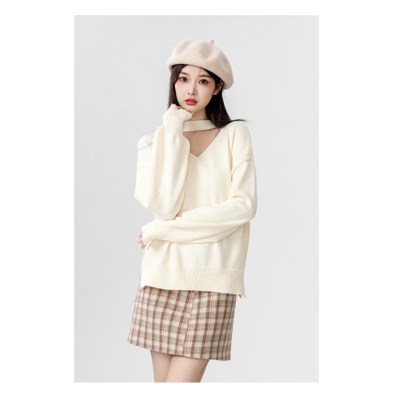 New Autumn and Winter Black V-neck Sweater for Women in Spring and Autumn with Long-sleeved Bottoming Shirt and Halterneck Knitted Top