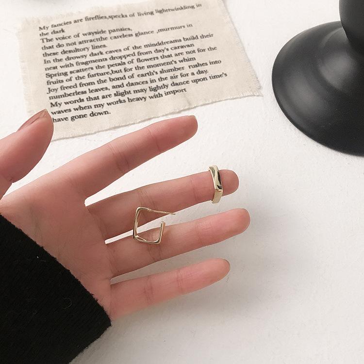 

Feminine Temperament Simple and Cool Personality Square Earrings срібний