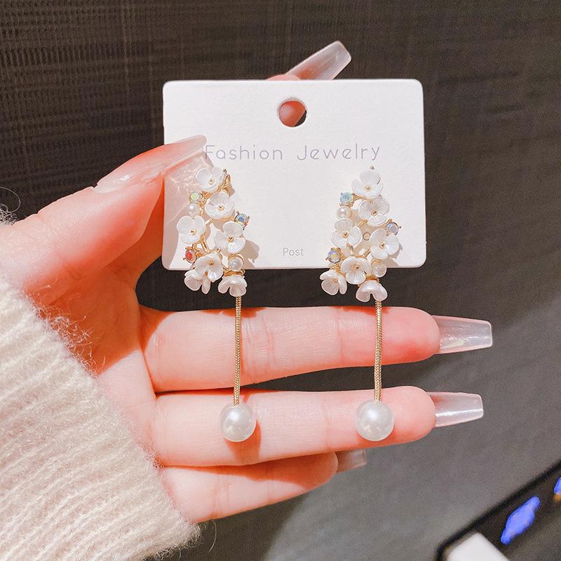 French new trendy personality high-end flower pearl earrings women's niche design street fashion earrings