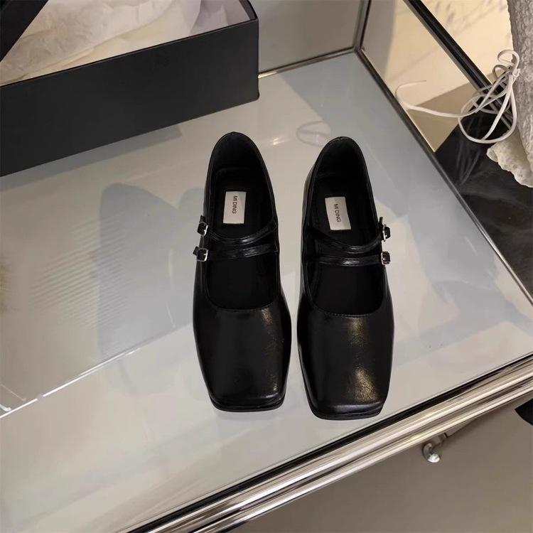 

French evening wind silver single shoes girl 2025 new summer flat temperament fairy commuting square head shallow mouth Mary Jane 35
