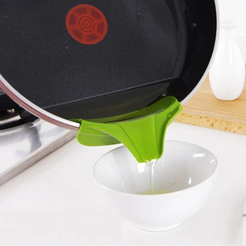 1PC Anti-Spill Silicone Pouring Funnel Slip-On Soup Spout Kitchen Gadget for Pots Pans Bowls And Jars