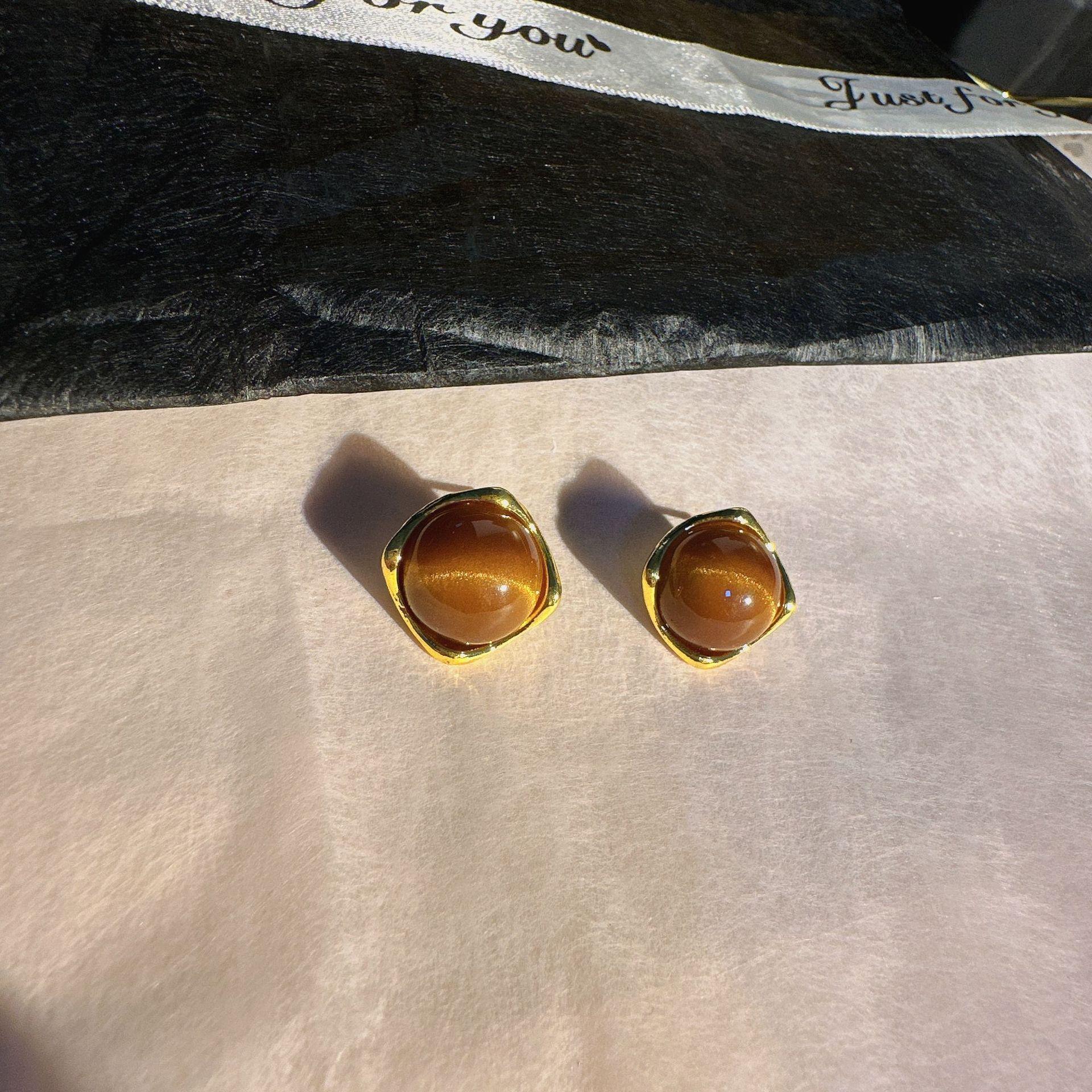 

Women Fashionable Earrings Simple Exquisite Square Geometric Pattern New Style Jewelry Birthday Party Gifts темно-коричневого кольору