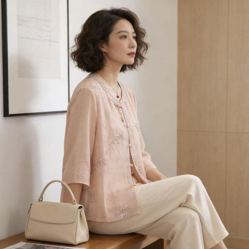 Summer Wear for Middle-Aged and Elderly Mothers: New Chinese Style Embroidered Shirt