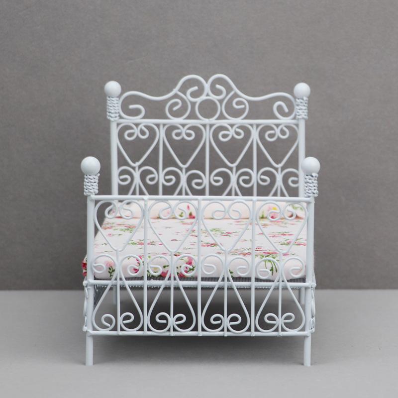 1:12 Dollhouse Mini Double Bed Home Bedroom Furniture Toy Gift Living Room Furniture Model Beautiful Handmade Iron Toy