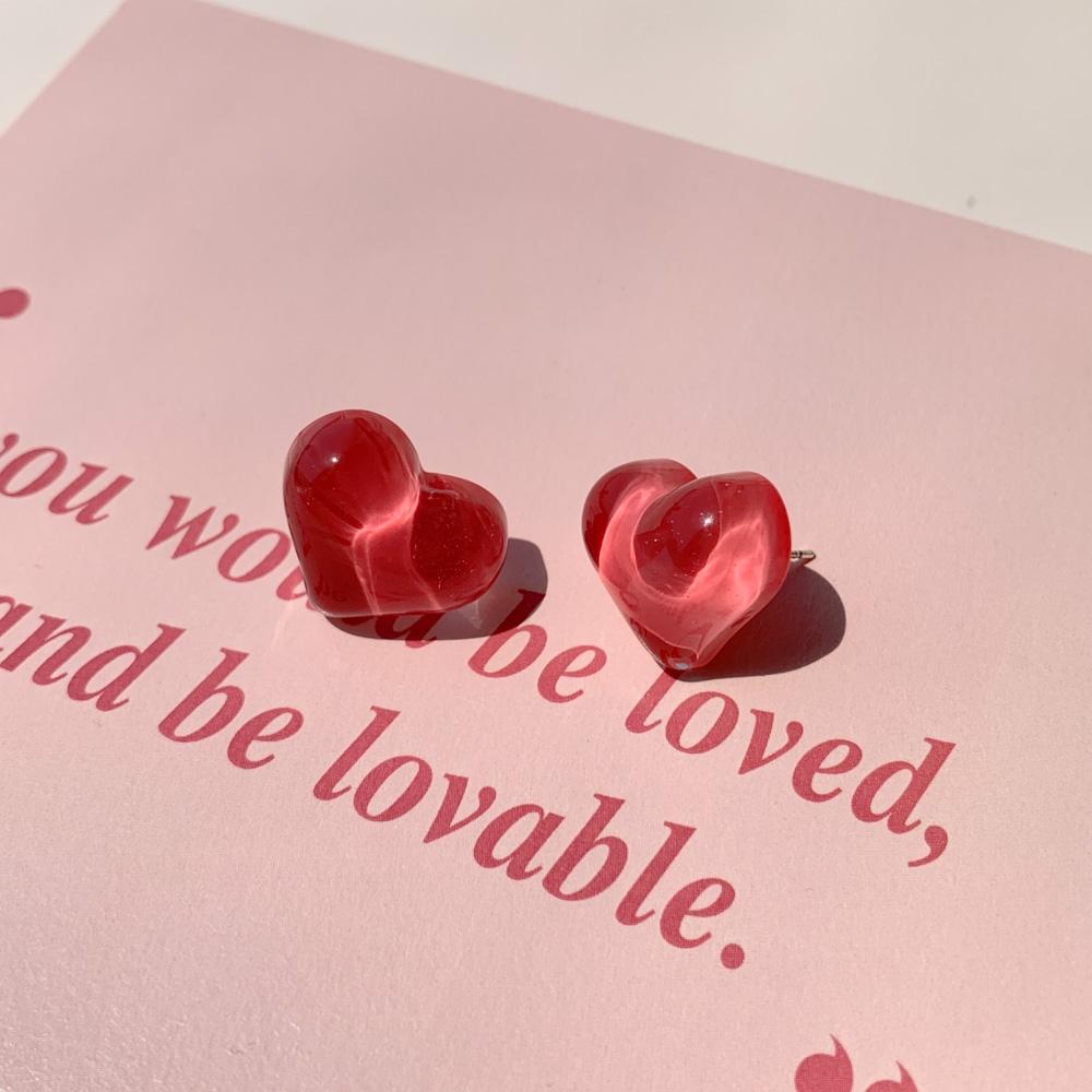 

Серьги-гвоздики Blue City Glaze Heart Volume из акрила красного цвета