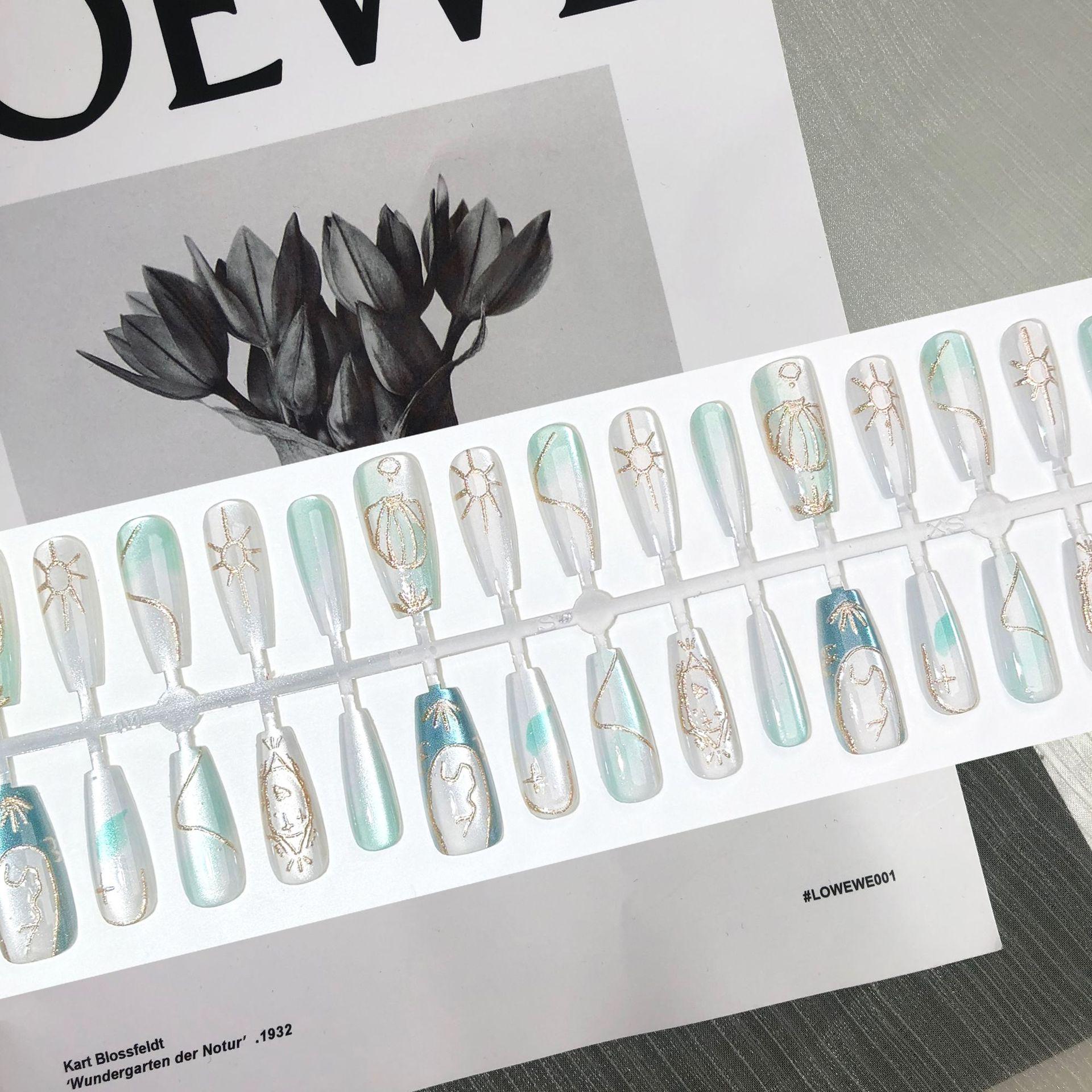 

Нейл-арт «Созвездие Скорпиона»: Средняя лестница в темном стиле, готовые типсы (30 штук)