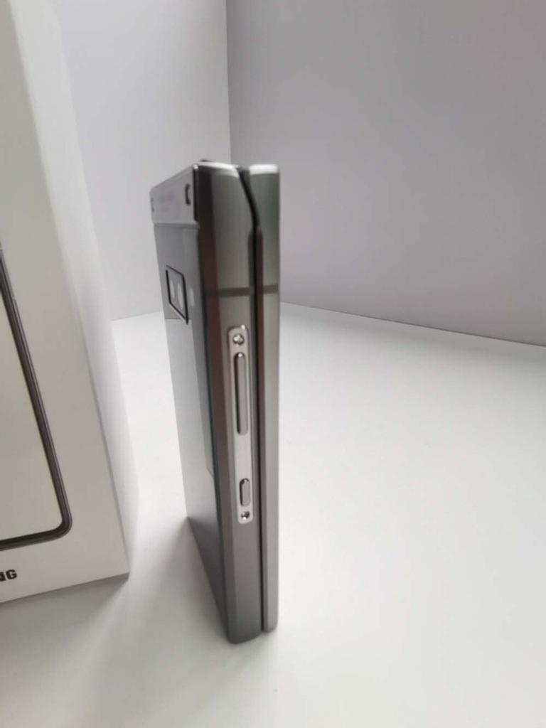 Восстановленный Samsung Galaxy W2019 Оригинальный Dual Sim 256 ГБ 4G Android Разблокированный Раскладушка Смартфон