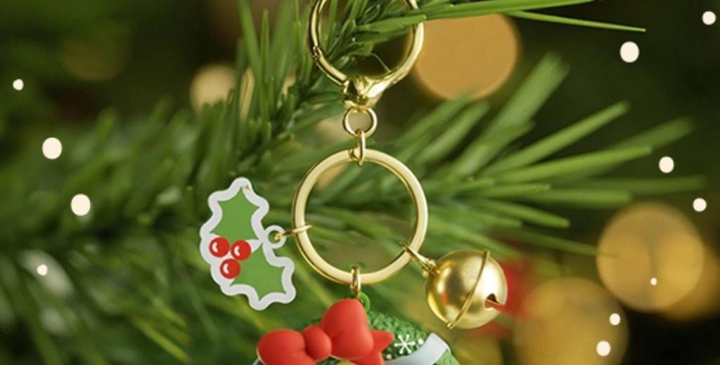 Sanrio Hello Kitty & Friends Christmas Wreath Keychain Set featuring Kuromi & Cinnamoroll Pendants
