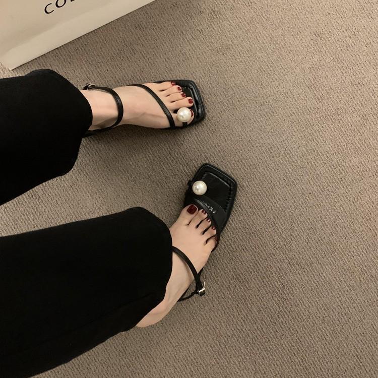 French Premium Pearl Set Toe Silver Sandals Women's Summer 2025 New One-word Buckle Strap Beautiful Fairy Shoes