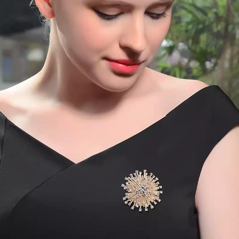 Korean High-End Luxury Sunflower Brooch - Versatile Creative Sweater Pin & Fashion Corsage Accessory