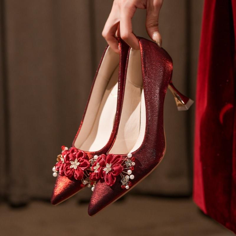 

2025 Новые туфли-лодочки с острым носком, красные свадебные туфли с цветком из стразов, женские туфли на высоком блочном каблуке, туфли-лодочки в китайском стиле 34 вино красного