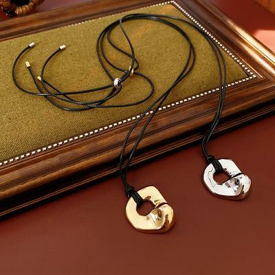 Hollowed Irregular Geometric Round Pendant Necklaces For Women Black Adjustable Long Chain Necklace Simple Fashion Jewelry
