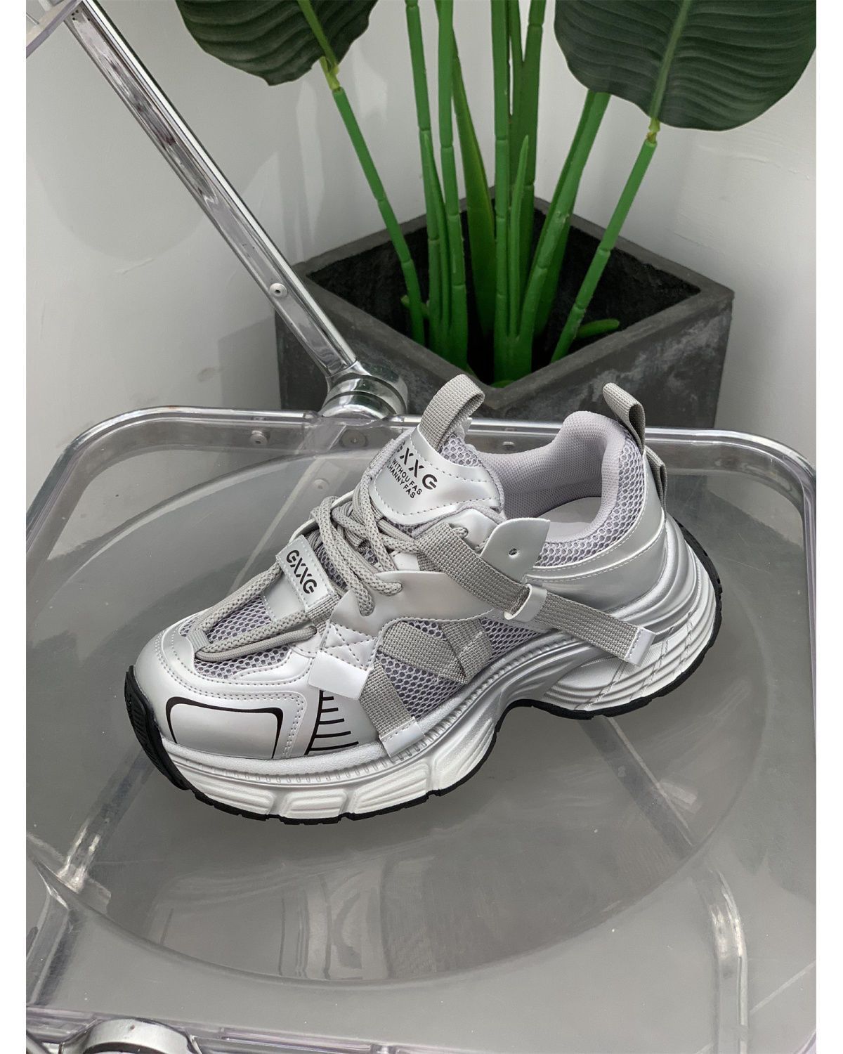 

Thick-soled lightweight and breathable mesh dad shoes women s 2025 summer running shoes versatile and thin sports shoes casual women s shoes 35 сірий колір