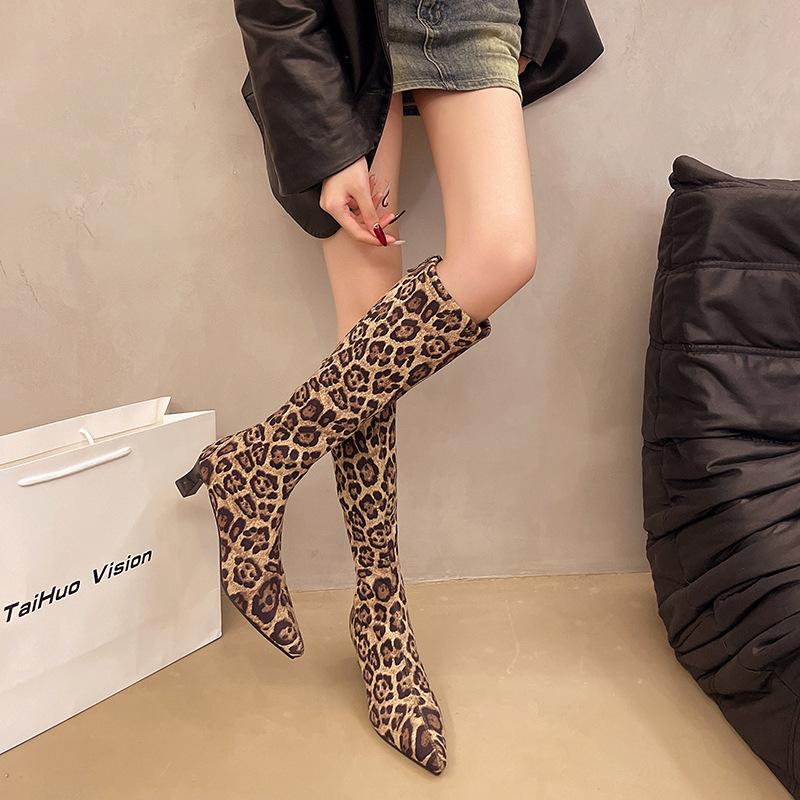 Aber overknee, europäischer und amerikanischer Stil, sexy Leopardenmuster, spitzköpfige High-Heel-Stiefel für Damen, feiner Absatz, Samt, Herbst und Winter 2025 neu ela