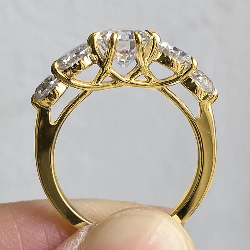 Huitan Gold Color Wedding Band Eternity Rings for Lady Luxury Claw Set Round Zirconia Finger  Female Gorgeous Accessories
