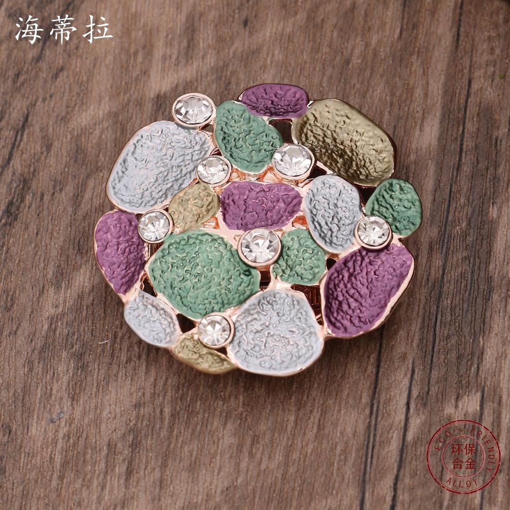 Nouvelle broche magnétique pétale creux géométrique, broche magnétique polyvalente haut de gamme pour banquet pour femmes