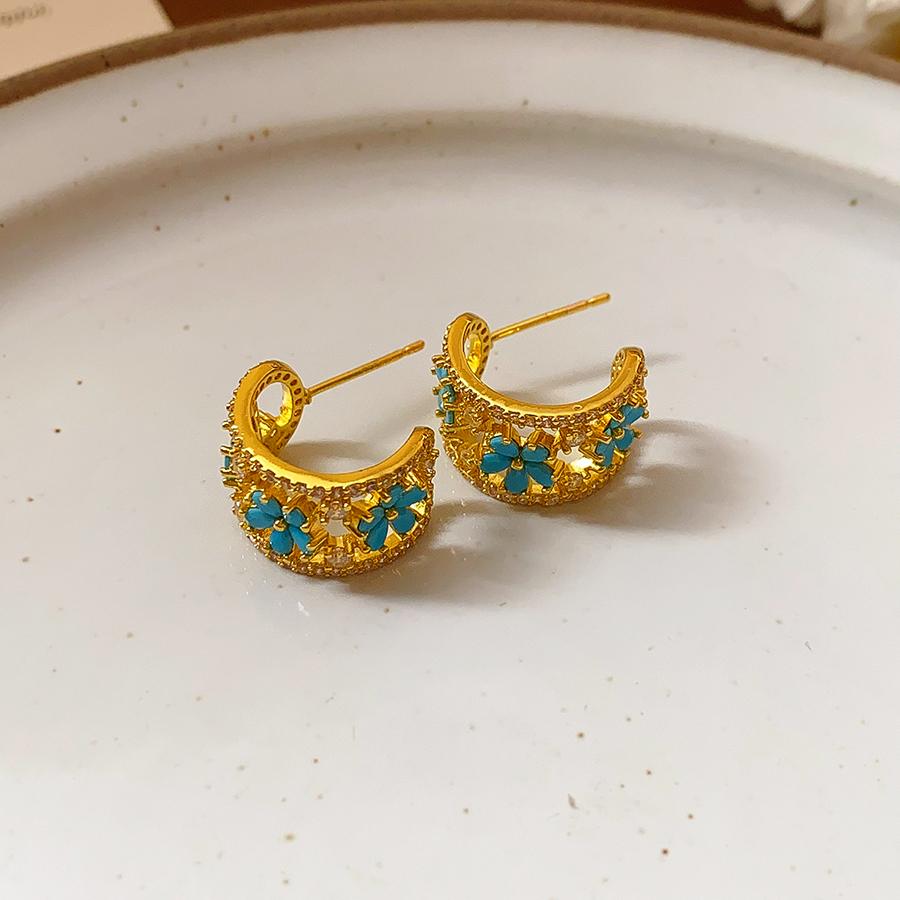 Französisch neues Design Mode Zirkon 14K vergoldet blaue Zirkonblumen C-förmige Ohrringe elegante Damen Alltagsarbeitsaccessoires