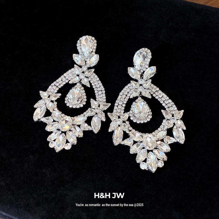 Silver Needle Diamond Flower Oval Water Drop Earrings European and American Court Temperament Earrings Light Luxury Premium Earrings