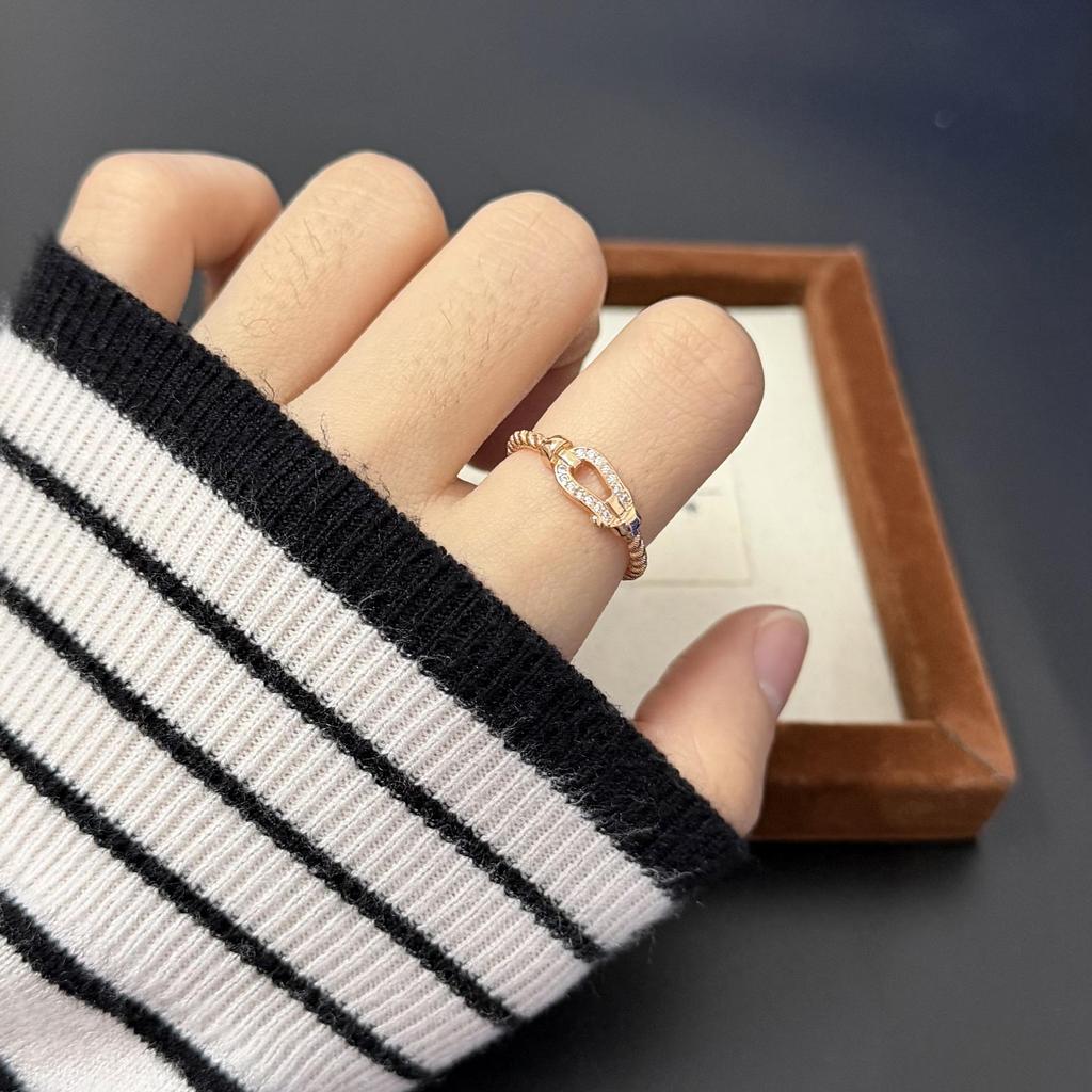 Dames Ring met Luxe Hoefijzer Gesp: Elegant U-vormig Ontwerp, Veelzijdig en Stijlvol voor Elke Gelegenheid