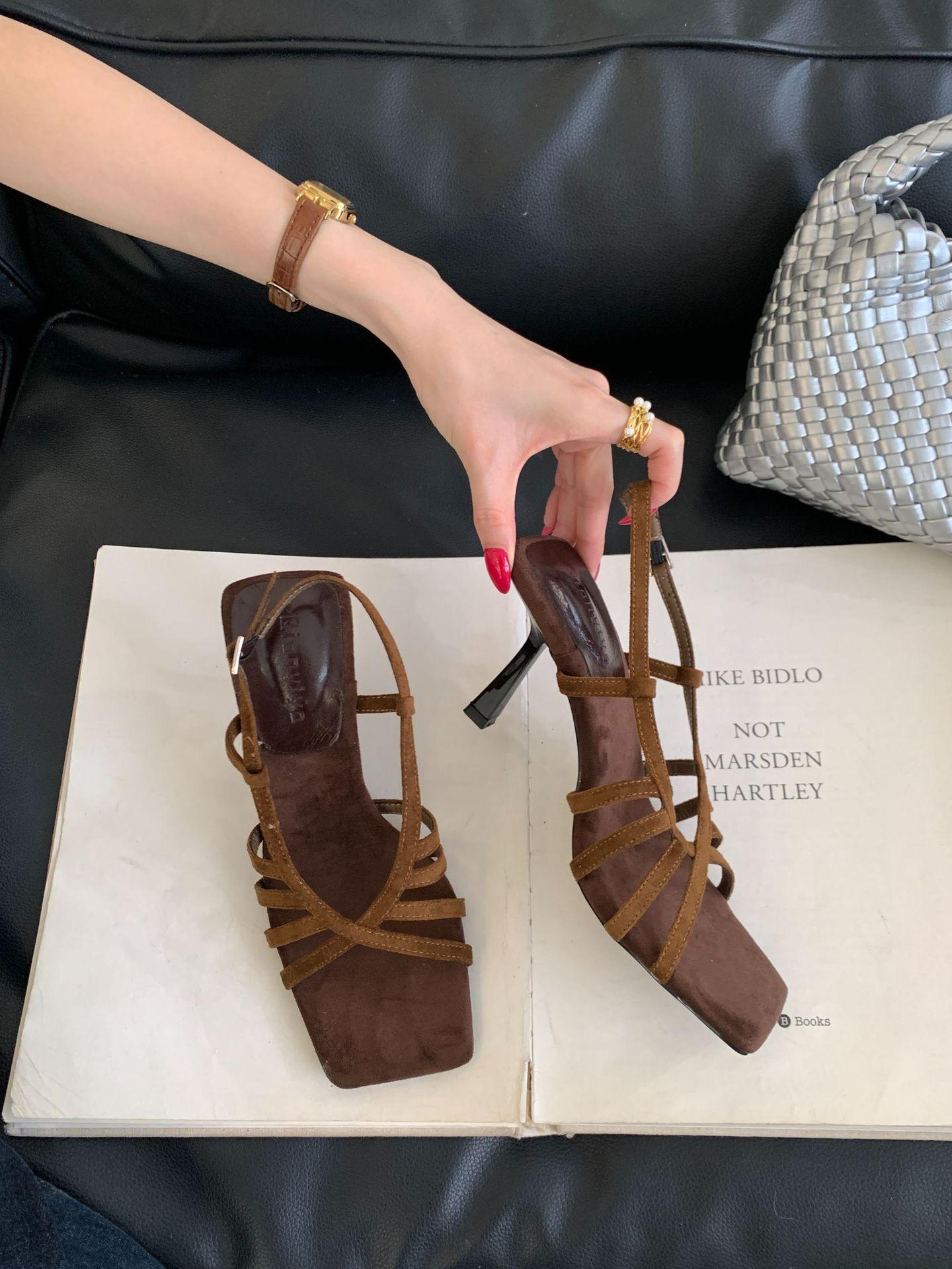 

French square head thin strap open-toed wedge sandals women s summer new small commuter sandals high-heeled Roman sandals 39 коричневый