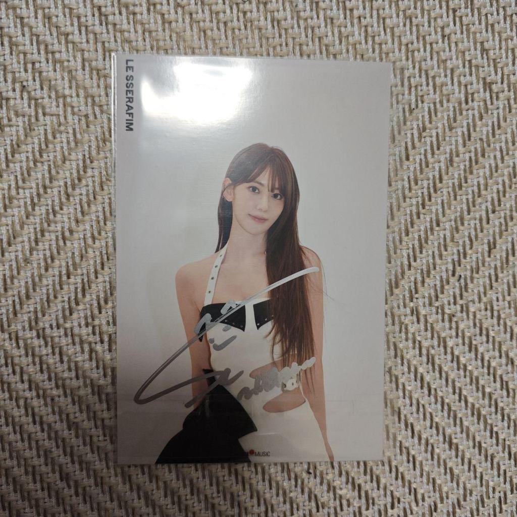 [USED] Autographed Photo LE SSERAFIM Sakura Same-day Delivery