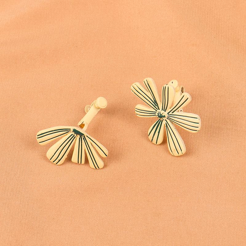 

Асимметричные серьги-пусеты из серебра 925 пробы с эмалью и граффити - C106