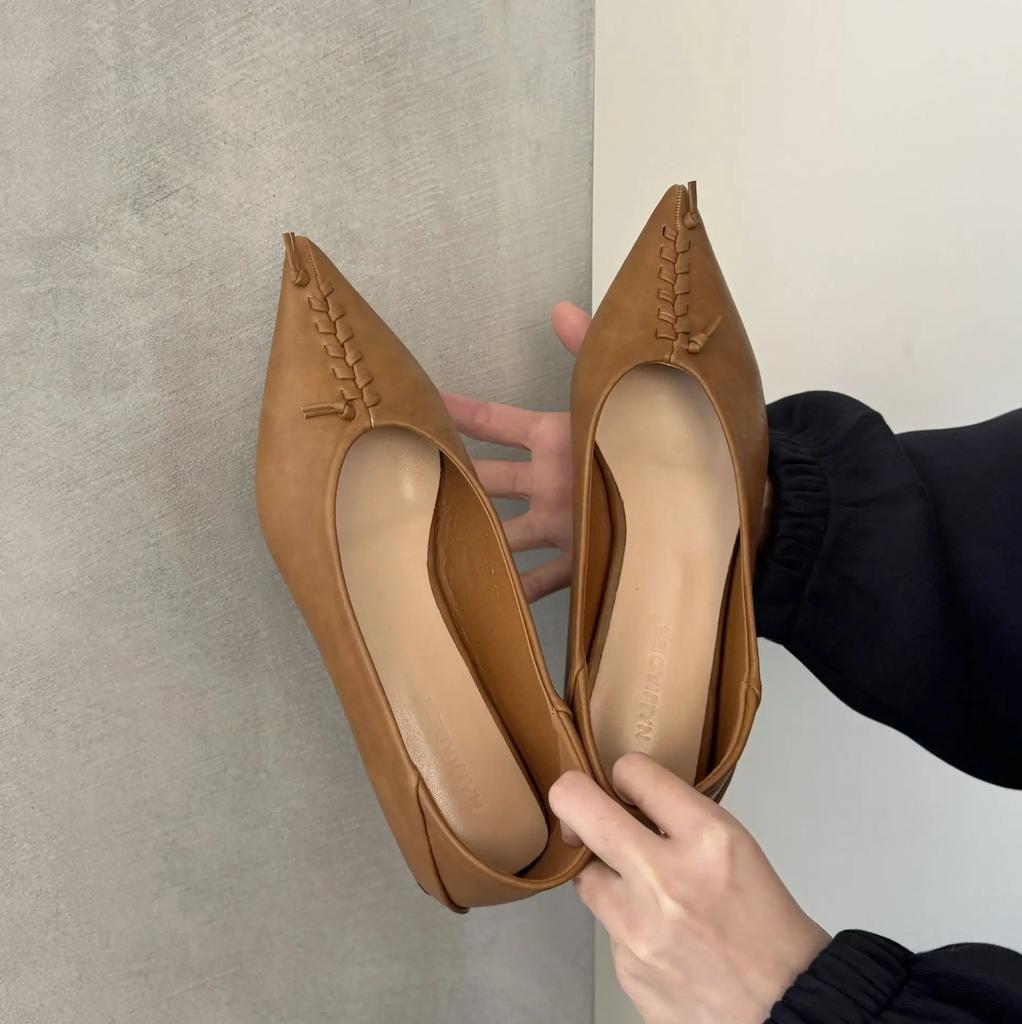 Fashion Elegant Soft Leather Flat Heel Shoes 2025 Spring New Arrival Solid Color Pointed Toe Low Heel Flat Foot Women's Sandals Single